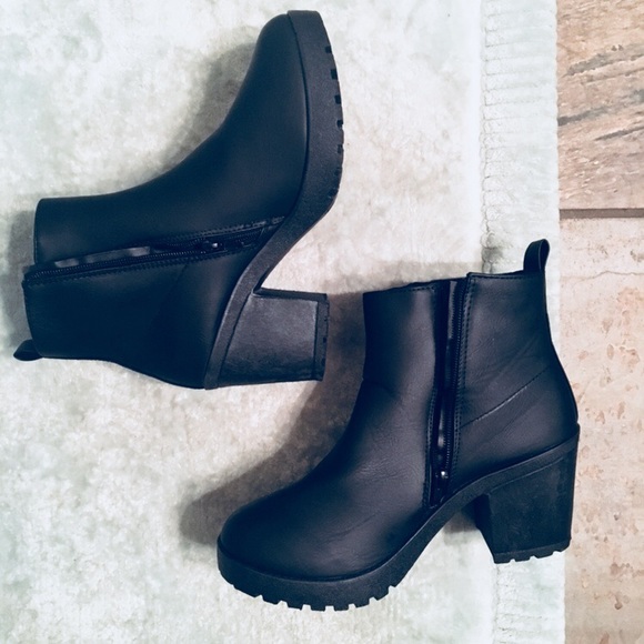 Truffle Collection Shoes - 🖤Black Zip High-ankle boots🖤